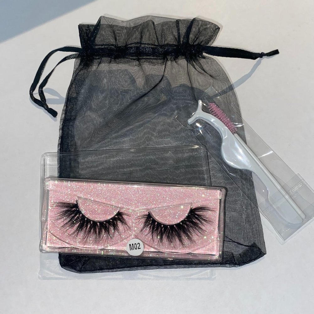 🌸FAUX 3D Mink Lashes w/applicator & brush